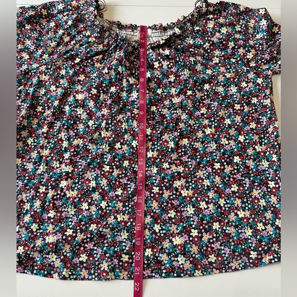 NWT. Women’s beautiful floral top. Size 0X. - Picture 8 of 10